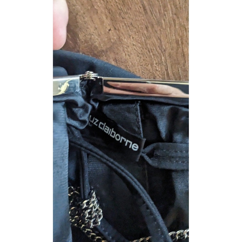 Small black clasp purse with strap options - Picture 3 of 5